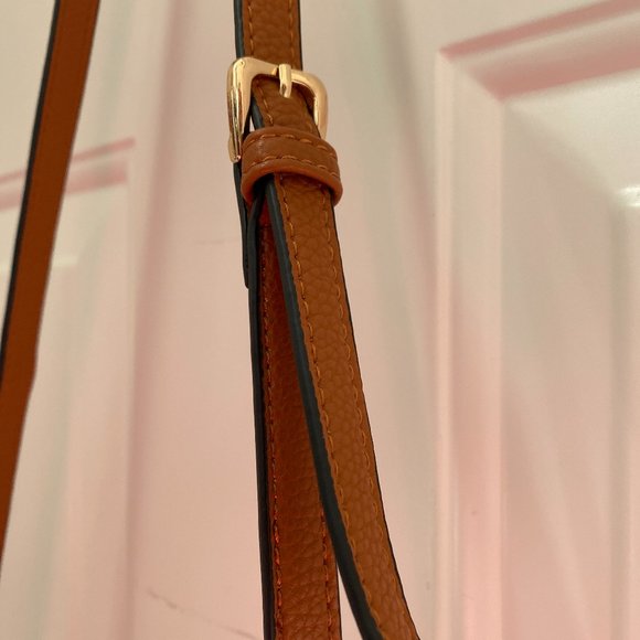 Klutch Sightseer Crossbody Purse Bag Yellow Gold color with croc pattern 9" x 5" - Picture 4 of 9